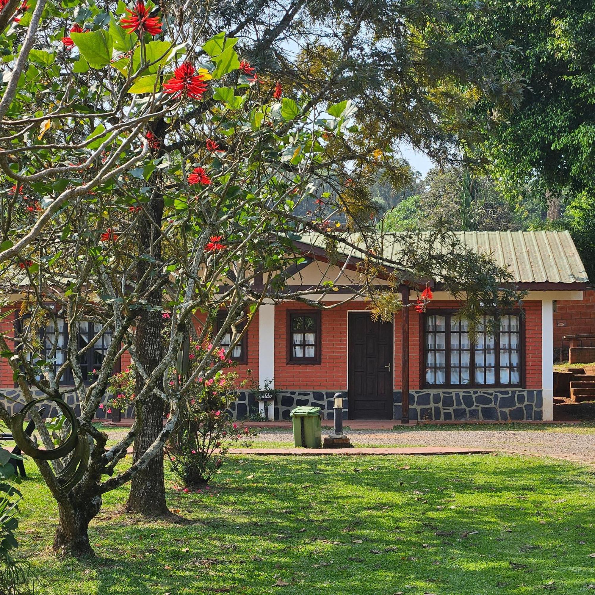 Cabanas El Refugio Del Mensu Puerto Iguazú Zewnętrze zdjęcie